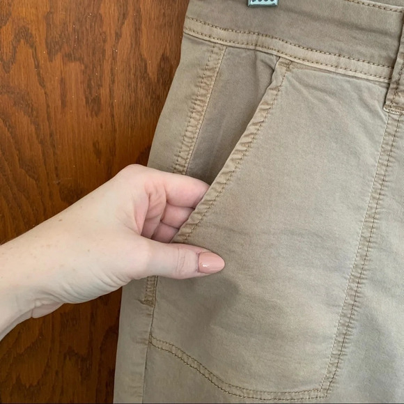 American Eagle Khaki Pants - Picture 2 of 6